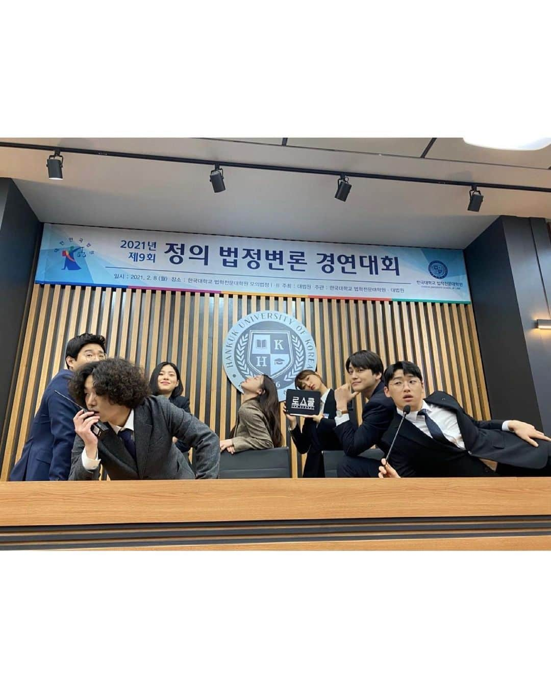 キム・ボムさんのインスタグラム写真 - (キム・ボムInstagram)「-  The last ep.  [ Law School ]  Perfect Squad  - 너희들 아무도 우리 못이겨! ( 아니 못잊어 ) 😭 - 안녕 잘가 준휘야 고마웠다  사랑스런 내 동기들  -  모두모두 고맙습니다  Thank U all ♥️ - #lawschool #로스쿨 #jtbcdrama #netflix #netflixkr」6月9日 14時23分 - k.kbeom