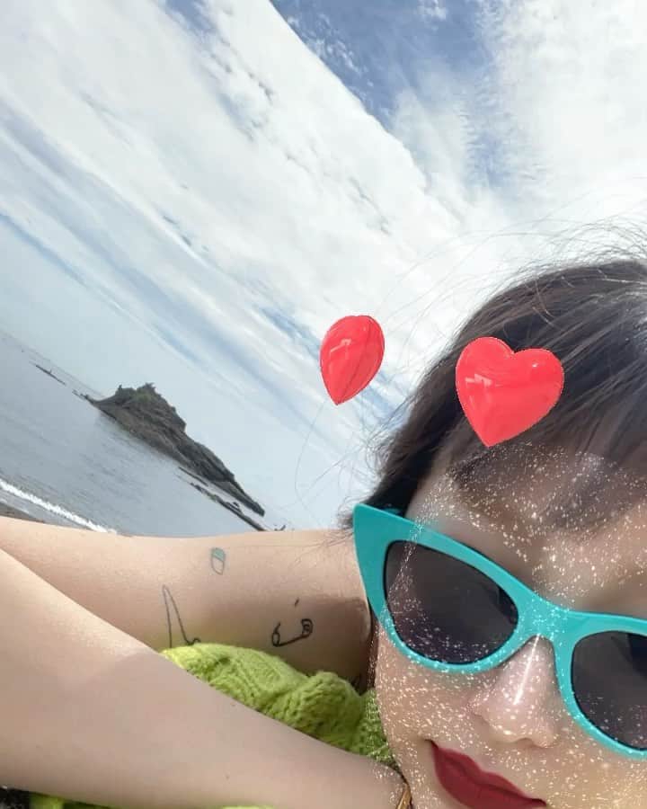 のインスタグラム：「海こわいけど波の音すき🌊」