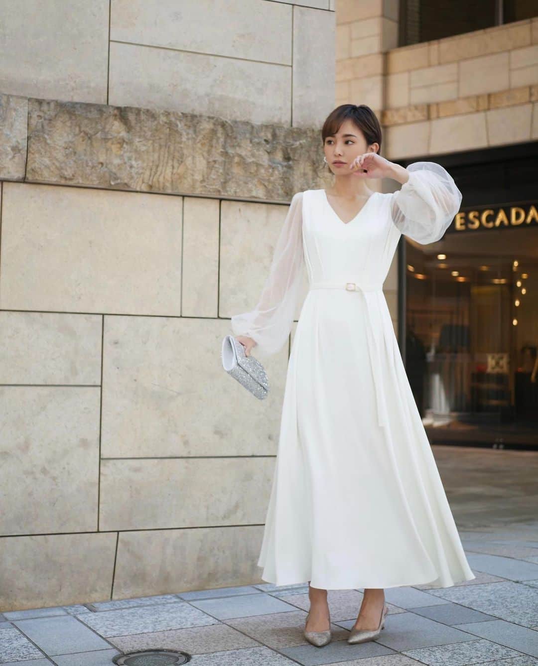 宮本沙恵さんのインスタグラム写真 - (宮本沙恵Instagram)「新婦さんの結婚式二次会衣装、ディナー、ホワイトコーデにもオススメなドレス🕊 . 袖チュールだから夏でも暑くないです🤍」6月9日 16時36分 - saebi
