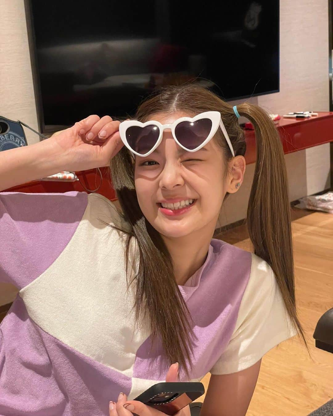 ITZYさんのインスタグラム写真 - (ITZYInstagram)「썬글라스esss 🕶🤍」6月9日 16時44分 - itzy.all.in.us