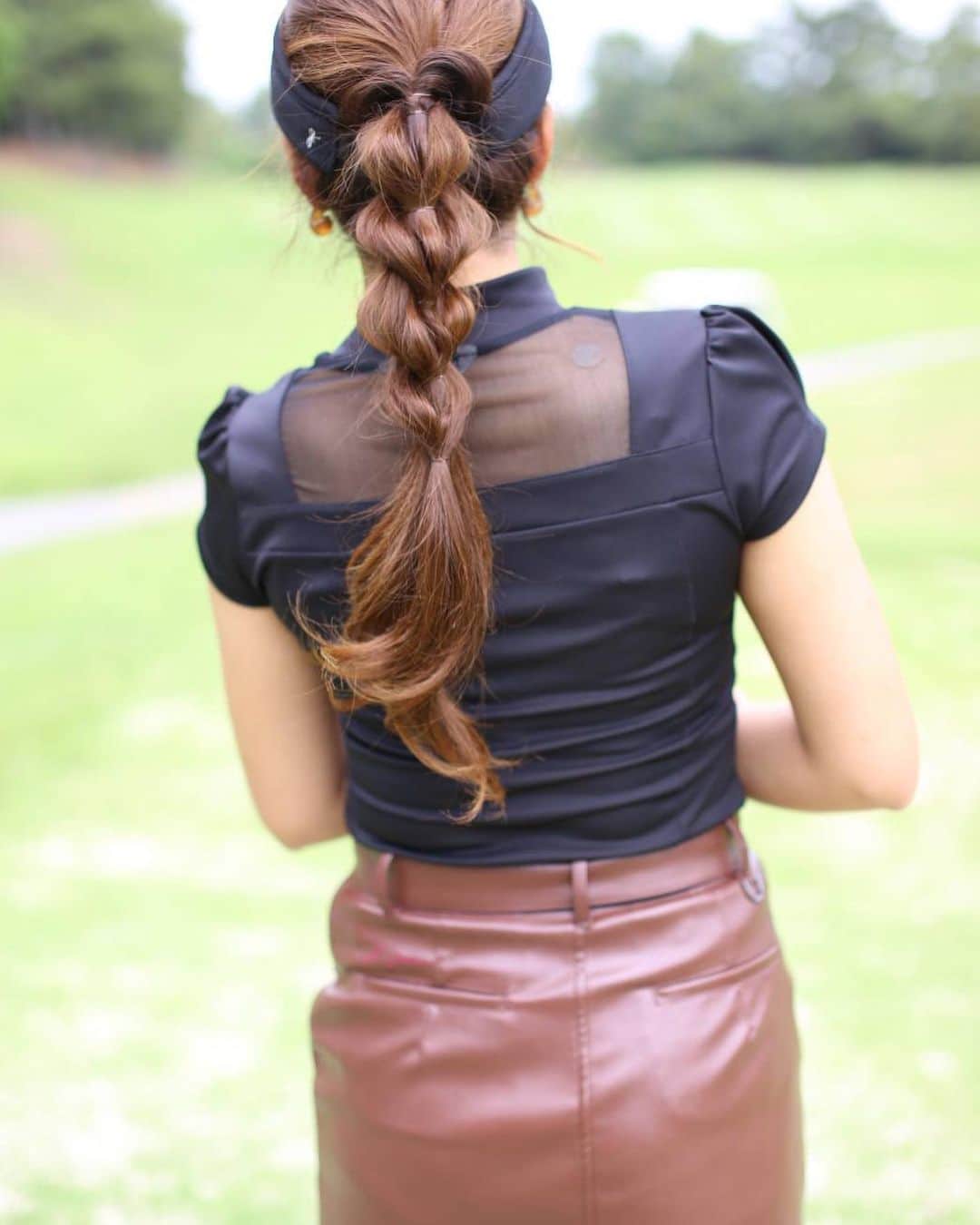 J.JANE JAPANさんのインスタグラム写真 - (J.JANE JAPANInstagram)「. 後ろ姿まで可愛くてセクシーなコーデのご紹介♡ . Heart Neck See Through T-Shirt (Black) ¥22,000 . Leather Slit Belt Skirt(Brown) ¥25,670 . Waffle suncap（Black） ¥6,620 . . #golf#골프 #ゴルフ#golfwear #j_jane #j_jane_golf #スポーツ#golfswing #ドライバー#アイアン#golf#fashion#韓国ファッション#ゴルフ好き#golfing#golfer #ゴルフウエア #ゴルフスイング#ゴルフ女子#ゴルフ男子#トレーニング#ゴルフ部#ゴルフ」6月9日 17時05分 - j.jane_japan