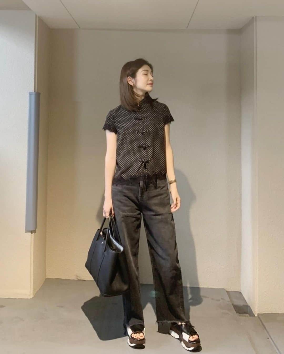 宇井愛美のインスタグラム：「昨日の私服🐠 最近暑くなってきましたね！ . @keitamaruyama_official の お洋服初めて袖を通しました。 . 形がとてもキレイで着心地も良くてお気に入りです✨ 大切に着よう。 . . . . .」