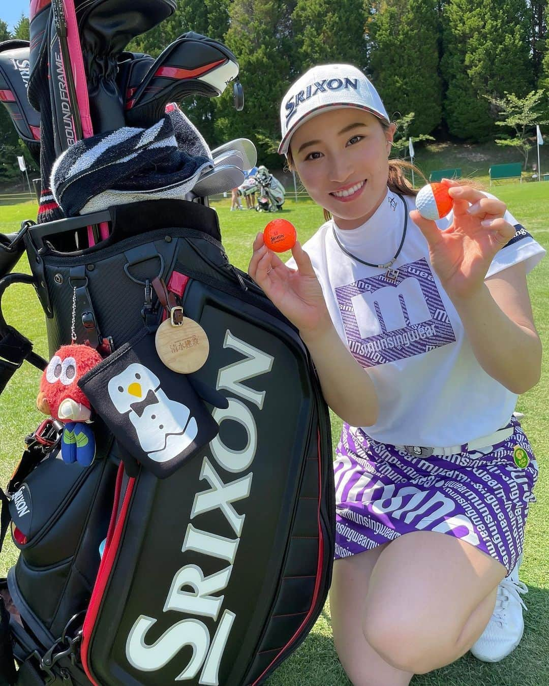 澁澤莉絵留さんのインスタグラム写真 - (澁澤莉絵留Instagram)「＊﻿ ＊﻿ ダンロップさんのNEW SRIXON Z-STAR DIVIDE﻿ オレンジ/ホワイトをパターの練習で使用しています🧡🤍﻿ .﻿ オレンジと白ではっきりと色が分かれているのでラインが合わせやすいのと、転がり方が凄く見やすいです！✨﻿ .﻿ 何より私のお気に入りcolorなのでパター練習するだけでテンション上がります💯﻿ .﻿ 今週も暑さに負けず頑張ります🔥 . #dunlopgolf #スリクソン #ツートンカラー」6月9日 17時33分 - rieru54