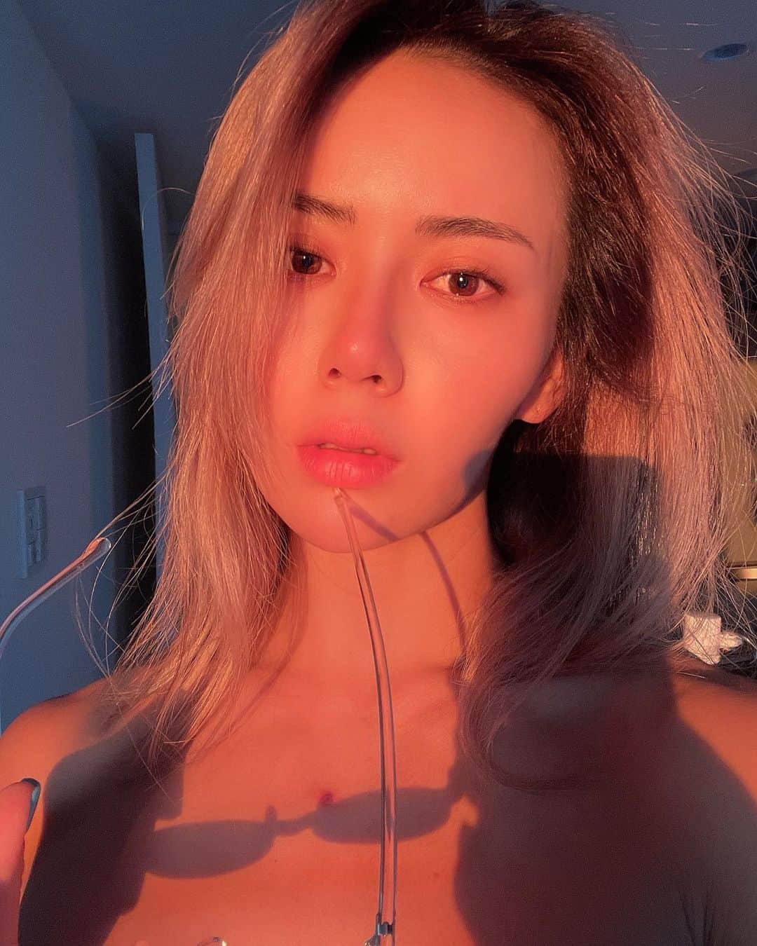 のインスタグラム：「・ 目も顔も身体も心も飾る必要がない 朝陽は最強のフィルター  #nofilter #sun #sunrise #sunny #sunshine #morning #nomakeup #selfie #nomakeupselfie #japan #natural #naturelover」