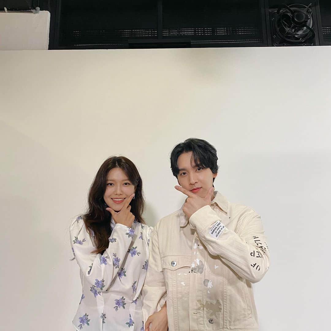 チェ・テジュンのインスタグラム：「잠시 후 6시 v live에서 만나요!!!」