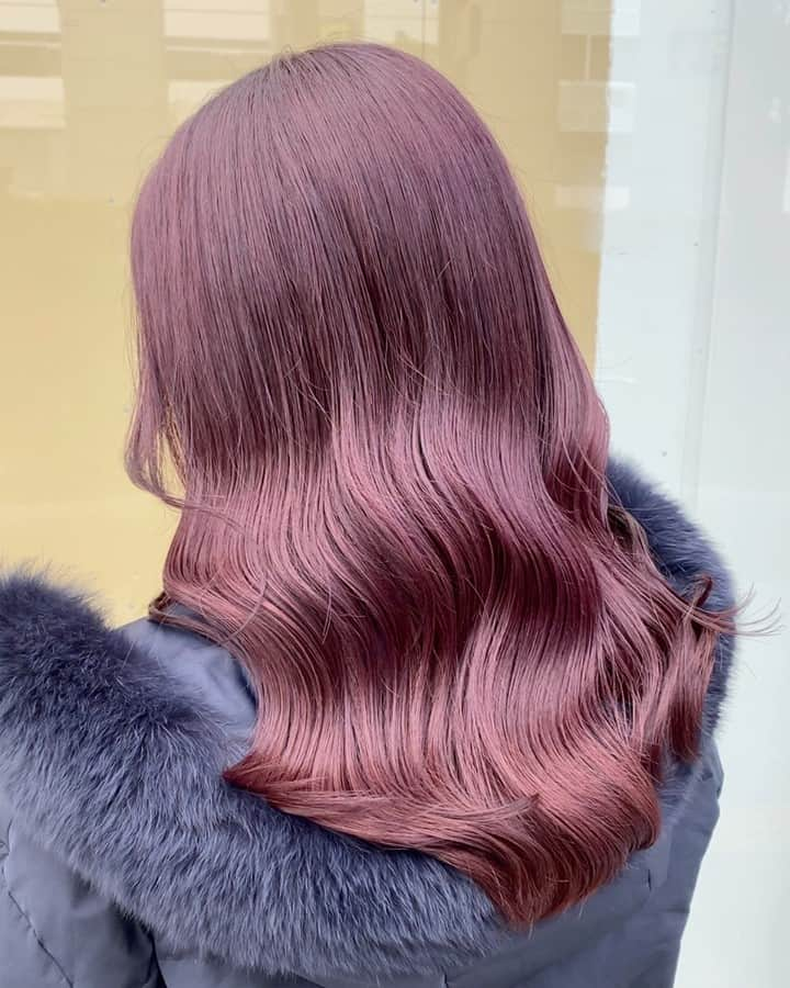 HAIRさんのインスタグラム写真 - (HAIRInstagram)「「甘さ控えめなピンクパープルカラー💖💜💖💜」 HAIR掲載スタイリスト：石田一輝  （ ＠_kazuki__ishida_ ） . -----------------------------------------------------------  Follow me👉🏽 @hair.cm  HAIR webサイトは「HAIR（ヘアー）」で検索！✨  -----------------------------------------------------------  HAIRは、お客様の『なりたいを叶えるスタイリスト』が集まるサイトです。  日々スタイリストの方々の素敵なヘアスタイルを掲載しています。  投稿スナップ数約40万の中から、気に入ったスタイルを見つけませんか？  HAIRを通じてサロンに予約もできますよ！💕  ----------------------------------------------------------- . . #ロング #ロングヘア#ラベンダーカラー#ラベンダーピンク#ピンクベージュ#ピンクカラー#ピンクベージュ#パープルカラー#バイオレットカラー#ピンクパープル#ピンクラベンダー#ラベンダーアッシュ#ラベンダーベージュ#ツヤカラー#艶カラー#ブリーチなしカラー#ブリーチなしピンク#ブリーチなしラベンダー#韓国カラー#韓国風カラー#ヘアカラー#ヘアスタイル #髮型 #髮型屋 #髮型設計 #发型 #短髮 #日系髮型 #女生髮型 #女生短髮」6月9日 18時00分 - hair.cm