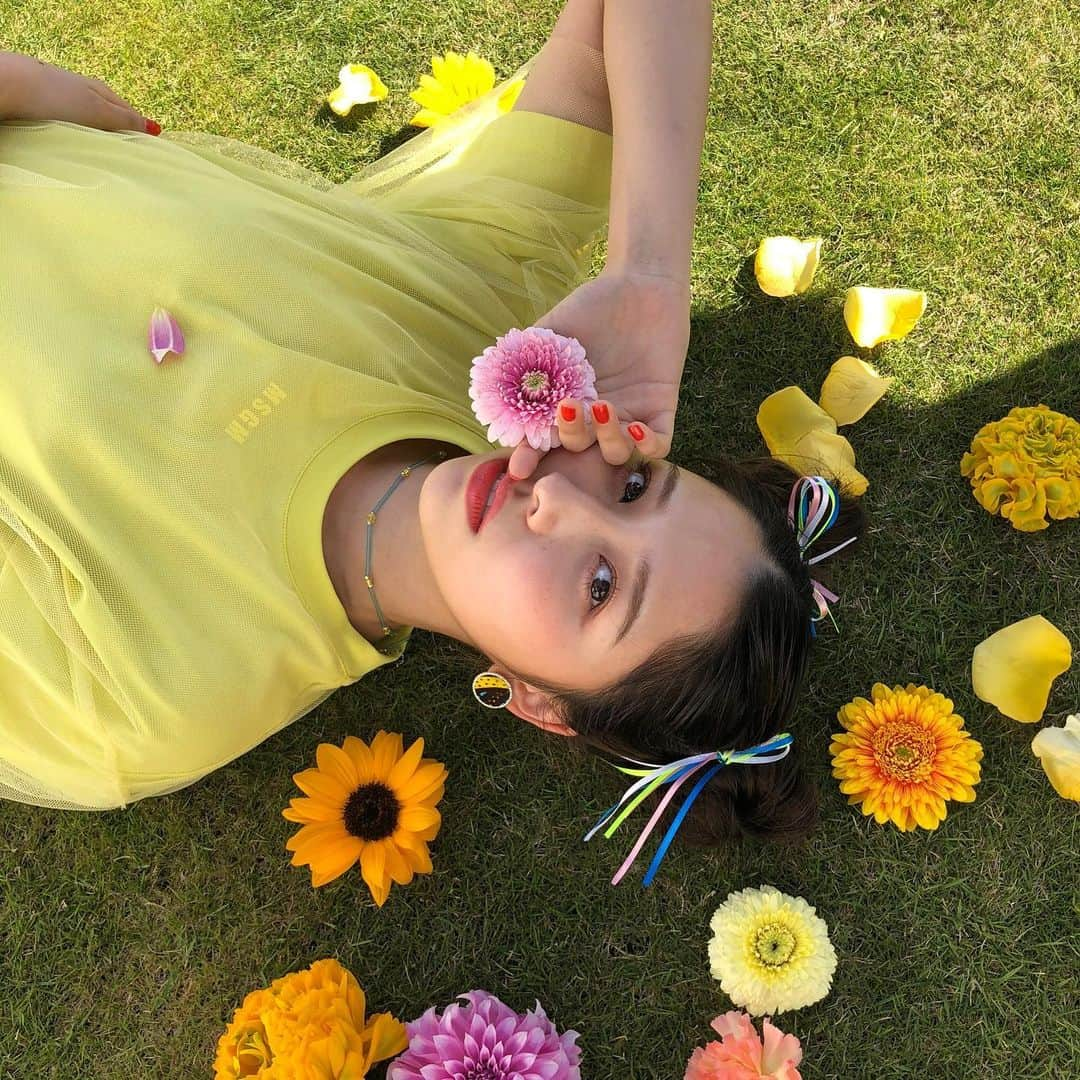 玉井詩織さんのインスタグラム写真 - (玉井詩織Instagram)「🌼🌼🌼 子供みたい…🤣  Like a child🤣 #birthdaybook#26」6月9日 18時46分 - shioritamai_official