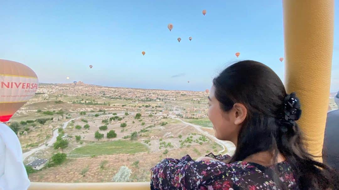 荒尾茉紀さんのインスタグラム写真 - (荒尾茉紀Instagram)「旅の思い出🎈Good memory🎈また行きたいなぁ🎈  #cappadocia #turkey #baloons #トルコ #カッパドキア #気球 #カッパドキアの熱気球 #旅の思い出」6月9日 18時46分 - maki.arao