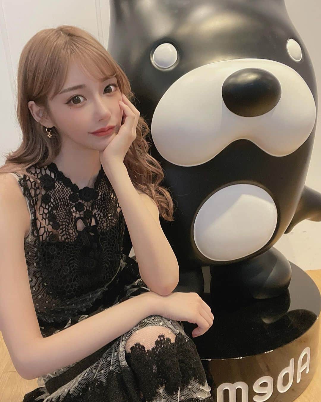 明日花キララのインスタグラム：「キララとアベラ🖤🤍 #双子コーデ」