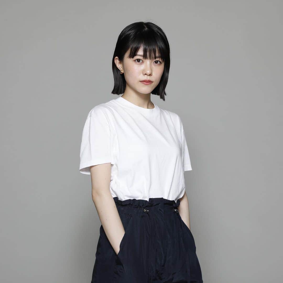 志田彩良のインスタグラム：「📢 本日発売の「SENSE」7月号 [お洒落有名人たちのTシャツスナップ！]という巻頭特集に 参加させて頂きました！お気に入りの1枚を紹介していますので 是非チェックしてみて下さい〜」