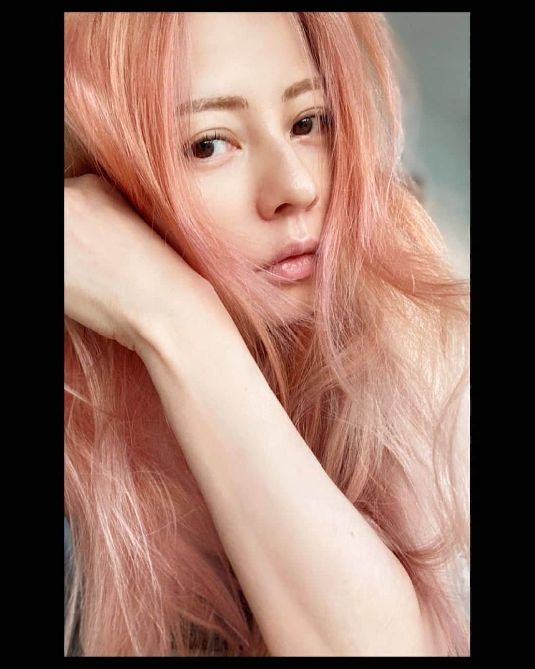 のインスタグラム：「🦄✨  #香里奈 #karina #forawhile  #🦩」