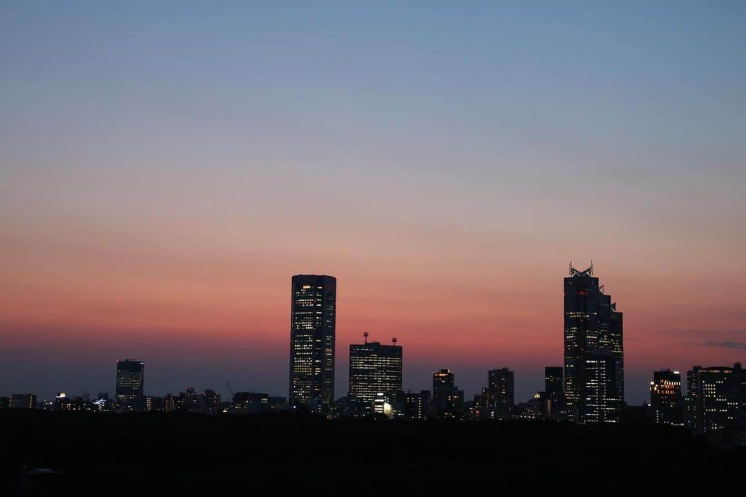 坂元美香さんのインスタグラム写真 - (坂元美香Instagram)「today's sunset 2021/06/09 19:25  日没までに帰宅が間に合わず。。。 あぁ今日も綺麗だったんでしょうね…という色。 いい色だなぁ😌  #sunsetphotobymikasakamoto  #sunset #夕陽 #夕日 #夕焼け #tokyosky #やっぱり空が好き #イマソラ  #CanonEOSKiss8」6月9日 19時27分 - mika_saka