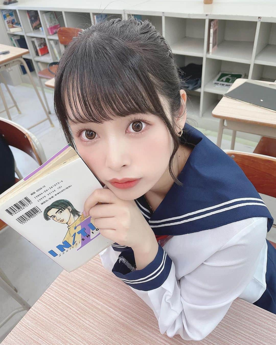 水瀬ぴあのさんのインスタグラム写真 - (水瀬ぴあのInstagram)「漫画持ってきたこと内緒にしてね」6月9日 19時50分 - piano_nonfic