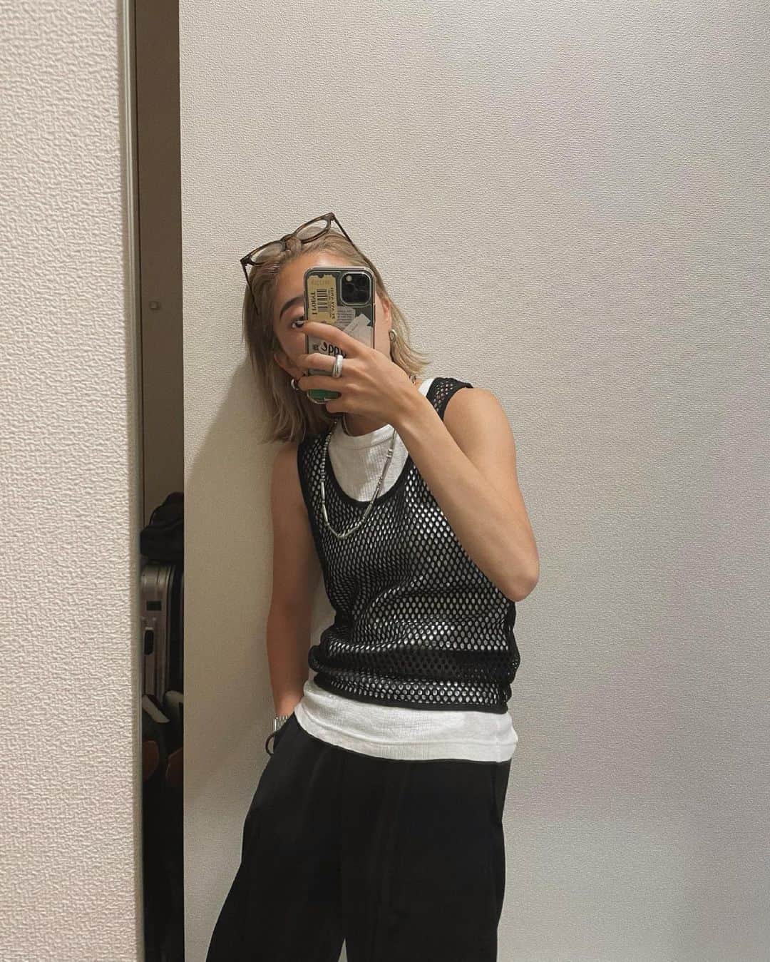 yuikoのインスタグラム：「今日の私服、暑かったからタンクトップ解禁〜 新作のmesh tankとアメスリをレイヤードかわいいぃ @flugge_official  #flugge」