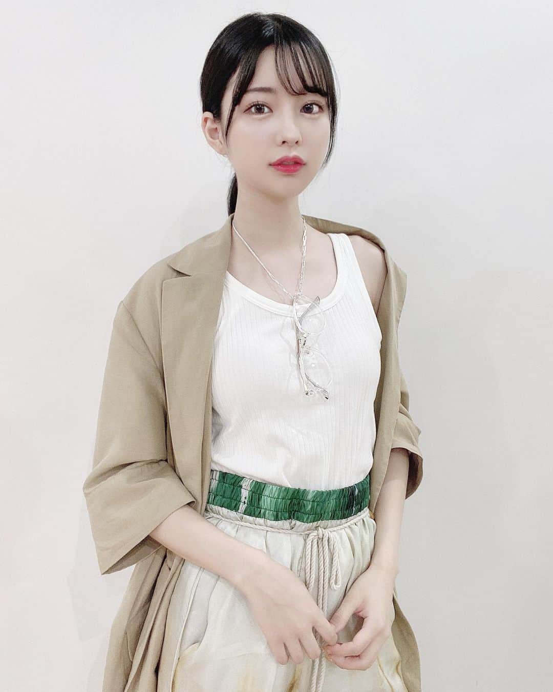 sarimaru(国木田さりまる)のインスタグラム：「夏服が好きなので服選ぶの楽しい😋💐  jacket: @zara  inner: @gu_for_all_  pants: @zara」