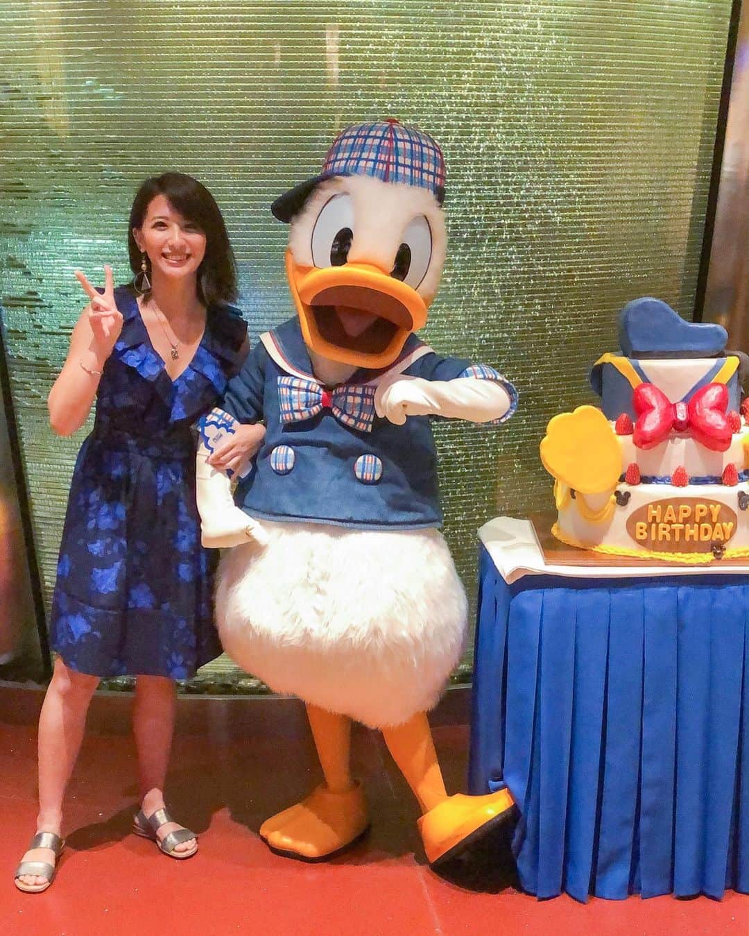 矢部あやのインスタグラム：「20190609 ドナルドハッピーバースデー🎉 当日電話したら予約取れるなんて信じられん ・ #香港ディズニーランド」