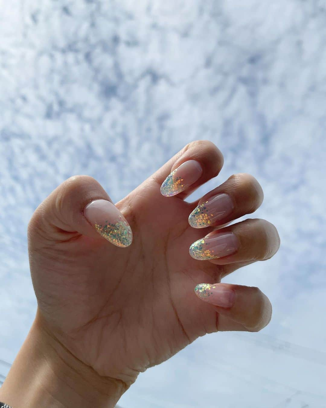 あいりさんのインスタグラム写真 - (あいりInstagram)「new nail . . 写真やと伝わらんけど 光の加減によって色味が変わる キラッキラのラメが可愛い🥺🌈 . . . #newnail#nail#ネイル#ネイルデザイン#シンプルネイル#シンプルネイルデザイン#シンプルネイルが好き#ラメフレンチ#ラメフレンチネイル#ラメグラデーション#ラメグラデーションネイル#ラメグラデーションジェル#ラメネイル#ラメネイルジェルネイル#ラメネイルデザイン#シンプルネイル💅#ネイルデザイン人気#ネイルデザイン2020#ネイルデザイン2021#夏ネイル#夏ネイルデザイン#青空#青空フォト#雲#雲スタグラム」6月9日 20時55分 - airigramxx