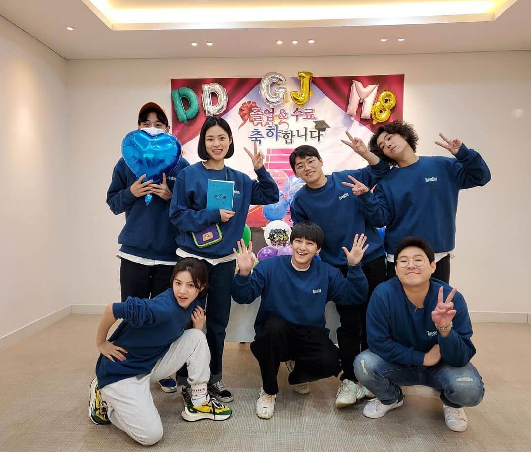 イ・ダウィのインスタグラム：「내가 마지막인 듯 허이  고생했어요  나의 위로  고마운 나의 팀   재미나게 보자!」