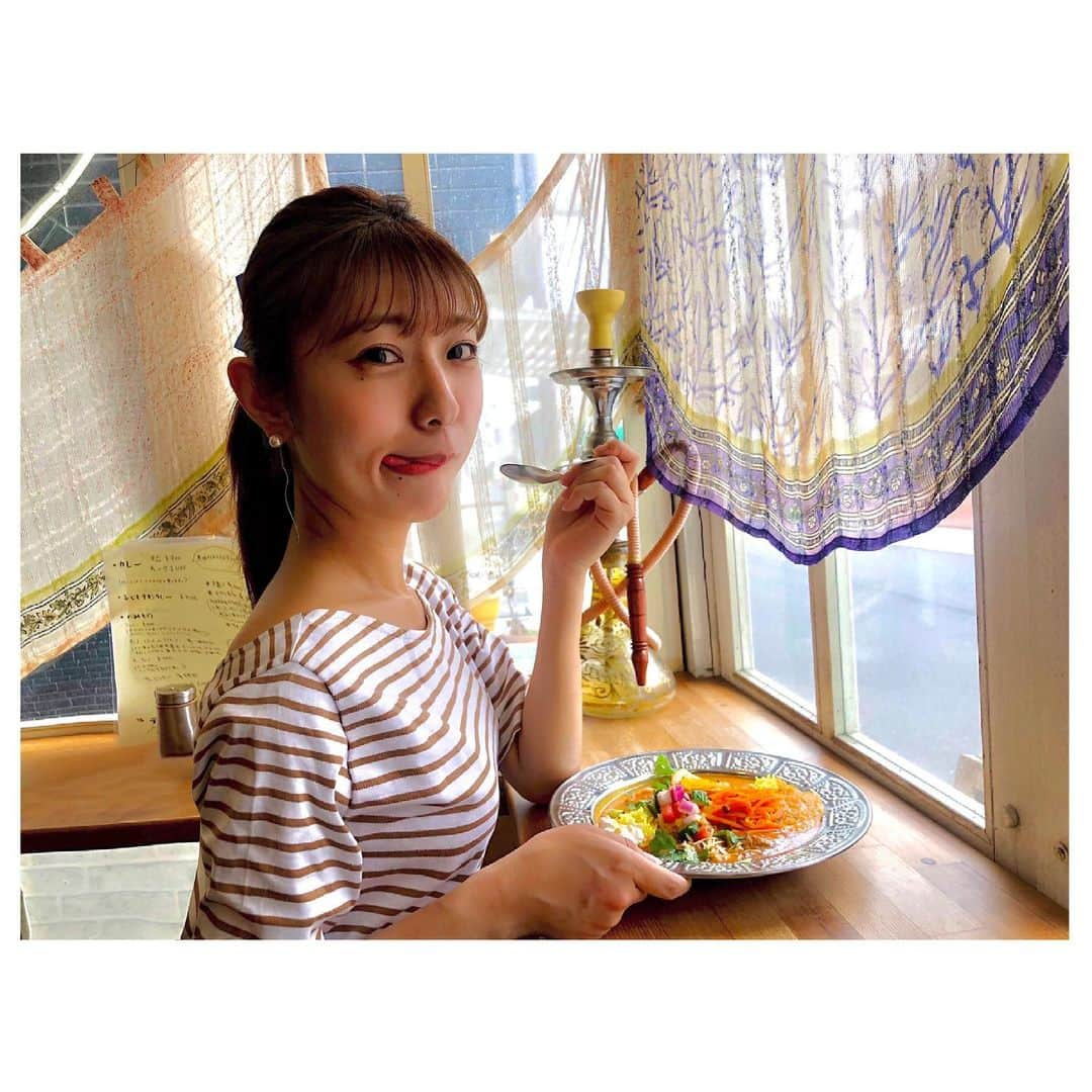 白戸ゆめのさんのインスタグラム写真 - (白戸ゆめのInstagram)「🔮 . どこのカレー屋さんでしょう🐘💟？ スパイスが効いていてとってもおいしい 大好きなカレー屋さんです🥄 . 最近30℃超える日が多く、本当に暑いですね😵 皆さんも熱中症には気をつけてください！ . きょうはバタバタしていて 衣装の写真撮れませんでした💦 あすもニュースパMCをさせてもらいます 宜しくお願いします☺️！ . #カレー #スパイスカレー #あいがけカレー  #過去pic #グルメ #ランチ #🍛 #25歳 #渾身の #ぺこちゃん  #🤣」6月9日 21時09分 - yumeno.s_