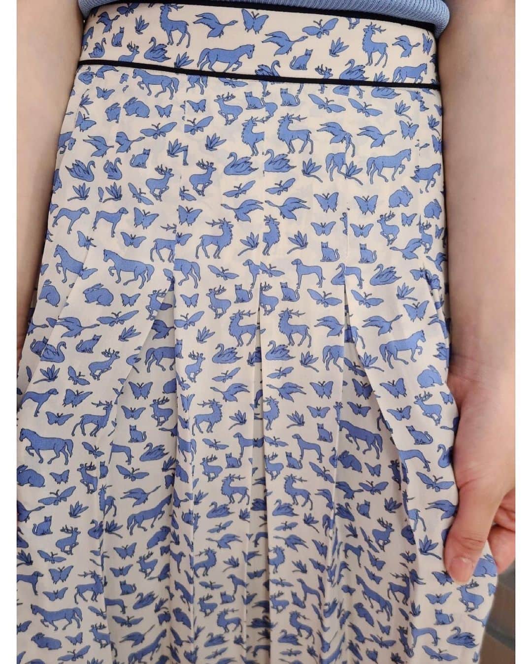 林美沙希さんのインスタグラム写真 - (林美沙希Instagram)「.  スカートがどうぶつ柄だった日。 そんな服にはシンプルなネックレスを。輝きがとても綺麗でした☺️  #jチャン #林美沙希 #衣装 #anayi #iprimo #diana #どうぶつ柄」6月9日 21時01分 - misaki0hayashi