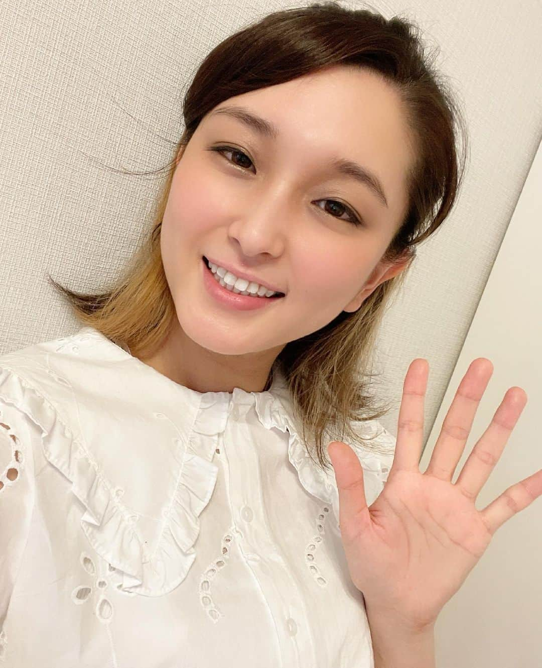 ぱにゃえのインスタグラム：「久しぶりに動画に出たよ😊 https://youtu.be/ulH5ebts1SY  公開されるまでドキドキで恐ろしすぎた、、、！ みんなありがと🥰 早く会いたいね！！！！！ #やぁのポーズ #おひさしぶりぶり  #最近のはやりのポーズ教えて」