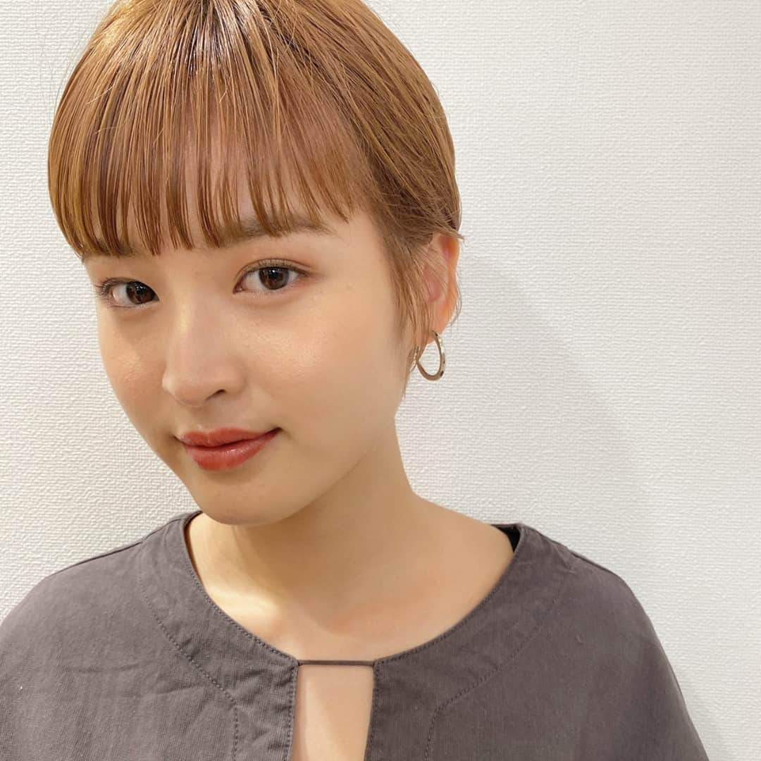 HAIRさんのインスタグラム写真 - (HAIRInstagram)「「女っぽ「ハンサムショート」の魅力😍💛」 HAIR掲載スタイリスト：吹田成野  （ @narunoooo ） . -----------------------------------------------------------  Follow me👉🏽 @hair.cm  HAIR webサイトは「HAIR（ヘアー）」で検索！✨  -----------------------------------------------------------  HAIRは、お客様の『なりたいを叶えるスタイリスト』が集まるサイトです。  日々スタイリストの方々の素敵なヘアスタイルを掲載しています。  投稿スナップ数約40万の中から、気に入ったスタイルを見つけませんか？  HAIRを通じてサロンに予約もできますよ！💕  ----------------------------------------------------------- . . #ショート #ショートヘア #ショートカット #ショート女子 #ハンサムショート #前髪 #ヘアスタイル #髮型 #髮型屋 #髮型設計 #发型 #短髮 #日系髮型 #女生髮型 #女生短髮 #염색 #헤어 #단발 #bob #복구펌 #짧은머리 #숏컷」6月9日 21時10分 - hair.cm