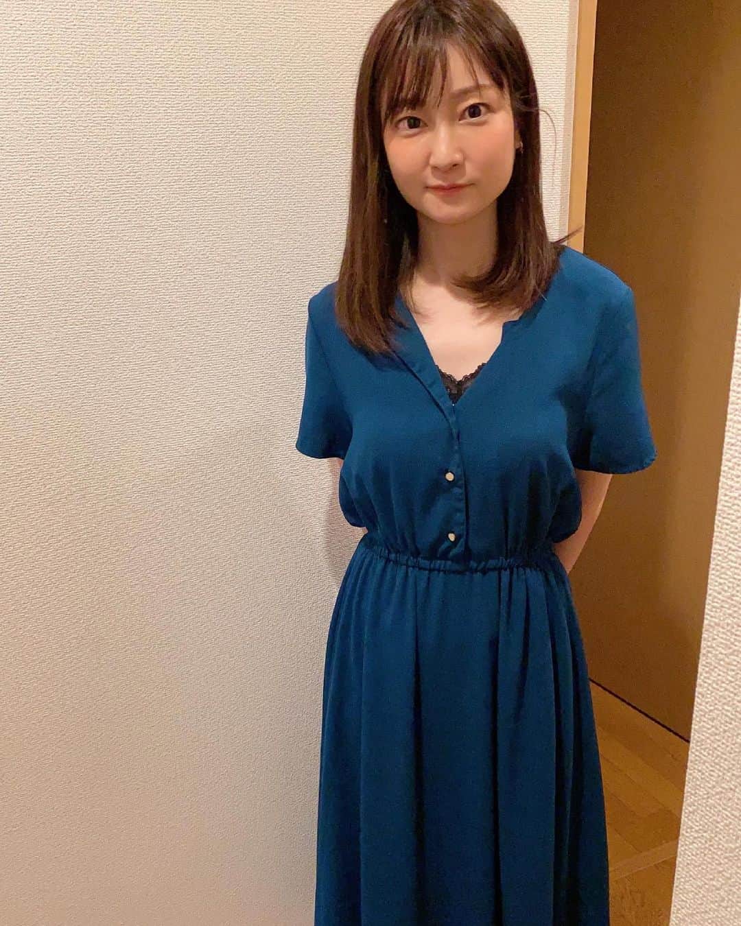 ヒラヤマンのインスタグラム：「写真のサイズミスった！笑　今日は緑のワンピースでした♡ #ootd #olivedesolive」