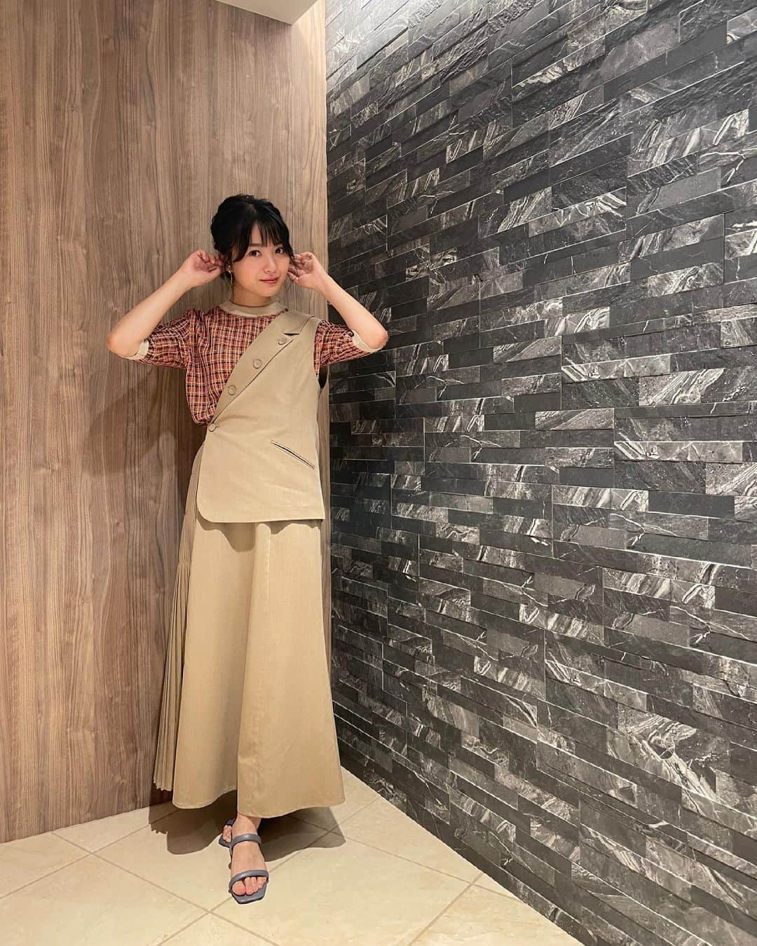 北原里英さんのインスタグラム写真 - (北原里英Instagram)「👻 今日の出演情報📺 dTV、ひかりTV 『鬼怖』  #11  23:30〜24:00  衣装はこちら👗👠💍 トップス @wrapinknot_official ワンピース @ladymade_official アクセサリー @_melee_jewelry 靴 @enchanted.jp . 三四郎さんと久しぶりに会えて、 しかもさしきた合戦のことを覚えててくださって、めちゃくちゃ嬉しかったです😭✨ . yTV『浜ちゃんが！』 ※関西地域 24:54〜25:24 関東の皆さまは少々お待ちください！ . . . 余談ですが わたしは毎日充実した日々を送っているよ〜◎ 幸せです！！🌹」6月9日 21時19分 - rie_kitahara_3