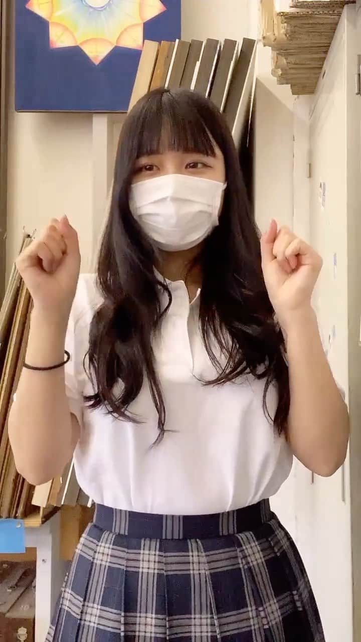 のインスタグラム：「にんにくちゃんです♪﻿ ﻿ TikTokですこぶる人気 の高校生で﻿ 動画をアップする度に﻿ 全国の若者からコメントが﻿ 殺到する売れっ子ぶりです。﻿ ﻿ ファンからのコメントでは﻿ ﻿ 『完璧なんだよな。』﻿ ﻿ 『人気が出る理由がわかる。』﻿ ﻿ 『同い年とは思えないほど可愛い。』﻿ ﻿ など、その他 多くのコメントで﻿ 埋め尽くされていて、﻿ ﻿ カンヌ国際映画祭並の﻿ スタンディングオベーションが﻿ 起こっています。﻿ ﻿ 以前ストーリーで﻿ ご紹介させて頂いたときも﻿ ﻿ 『強くなれる理由を知った…』﻿ ﻿ と、コメントを頂き、﻿ きっとこの彼は﻿ にんにくﾁｬﾝのファンで ﻿ ﻿ 禰豆子を守り抜く﻿ 炭治郎ような気持ちで﻿ いつも見守っているのでしょう。﻿ # にんにくを連れて進め﻿ ﻿ しかし、TikTok見てると﻿ シンプルに彼女の人気ぶりは﻿ すごいなーと思います。﻿ ﻿ にんにくという名前ですから﻿ きっと薬味のような中毒性で﻿ ファンをトリコにするのでしょう。﻿ # この夏は充実するのもっと﻿ ﻿ 言語化できない何かを﻿ 持ってるんでしょうね。﻿ ﻿ ﻿ 編集部からは以上でーす。﻿ ﻿ ﻿ 【本日のモデルさん】﻿ @n_n._.n__  ﻿ てぃっくとっく⇒ にんにく﻿ ﻿ ﻿ ぜひ投稿の下にある﻿ 飛行機マークからシェアして﻿ いただけると嬉しいですっ‪⸜‪‪☺︎‬⸝‬‪‪﻿ ﻿ ﻿ ━━━━━━﻿ ▼ 開催中﻿ ━━━━━━﻿ ﻿ 推し募集してます⭐️﻿ ﻿ フォロワーさまが﻿ 推してる高校生を﻿ ご紹介させて頂いてます！﻿ ﻿ 国民が選ぶ﻿ 『今、日本一モテてる高校生』が﻿ コンセプトのメディアになってます！﻿ #総選挙﻿ ﻿ 全国モデル事務所、芸能事務所﻿ 各メディア、各雑誌の編集部﻿ プロデューサーの方々と﻿ 提携していて﻿ 新人発掘にも協力しています！﻿ ﻿ ﻿ ━━━━━━━﻿ ﻿ PS.﻿ 女子中学生・女子高生ミスコン﻿ 男子高校生ミスターコン﻿ 2021エントリー受付中です！﻿ ﻿ プロフィールのリンクから🎵﻿ @teen_trend_tv﻿ ﻿ ━━━━━━━﻿ ﻿ #にんにく ちゃん #jk﻿ #jkブランド﻿ #jk3  #女子高生﻿ #TikTok ﻿ #ティックトック﻿ #てぃっくとっく﻿ #ティックトッカー﻿ #ダンス﻿ #ダンス動画﻿ #韓国﻿ #音楽  #美少女﻿ #美少女図鑑﻿ #美人 #可愛い﻿ #可愛すぎ﻿ #制服﻿ #制服コーデ﻿ #jk制服﻿ #可愛すぎる﻿ #マスク女子 #美人すぎる﻿ #モデル﻿」