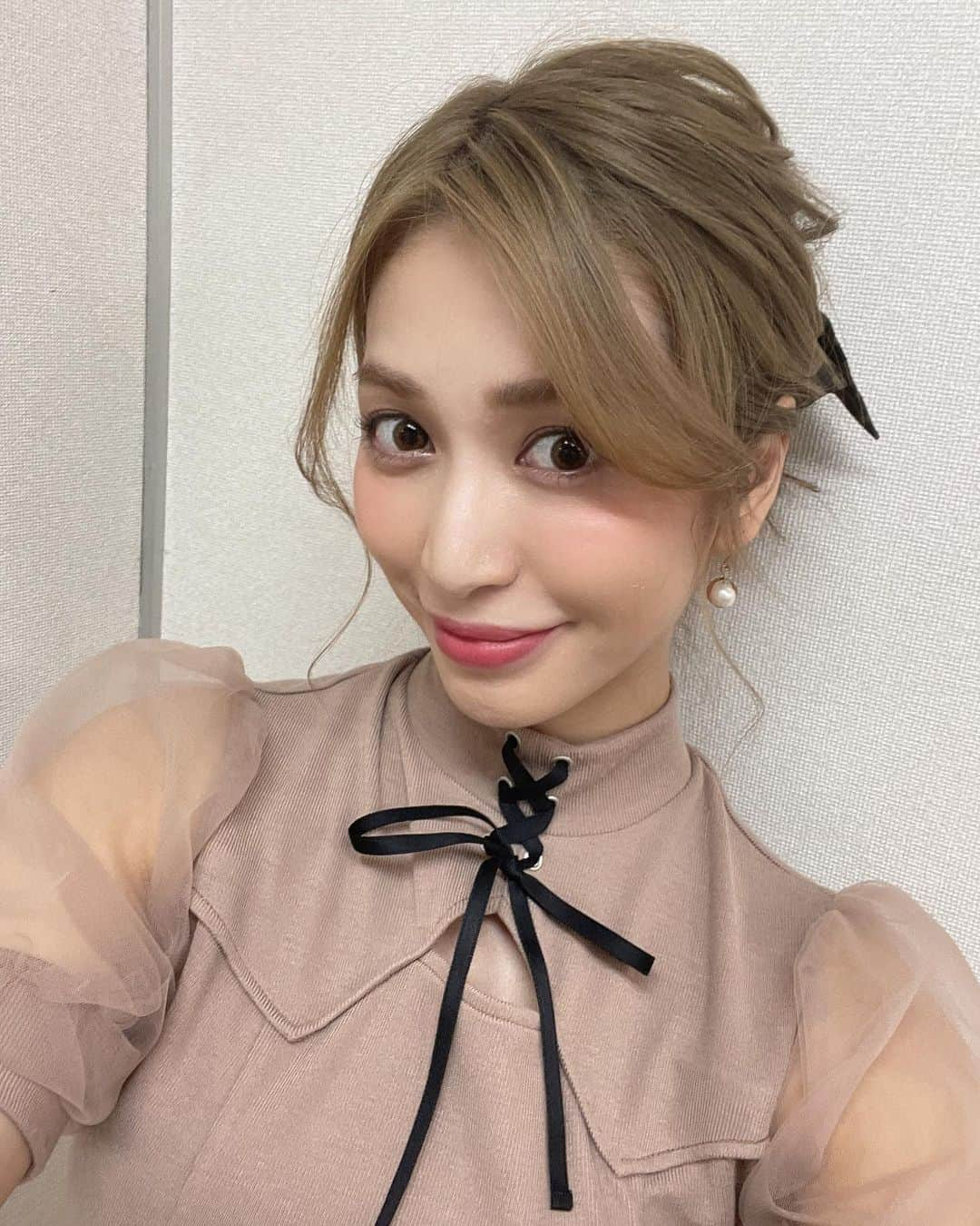 大島麻衣さんのインスタグラム写真 - (大島麻衣Instagram)「Today's me🎀 #오늘의마이마이 #메이크업 #메이크업스타그램 #いたつメイク」6月9日 21時44分 - maioshima911