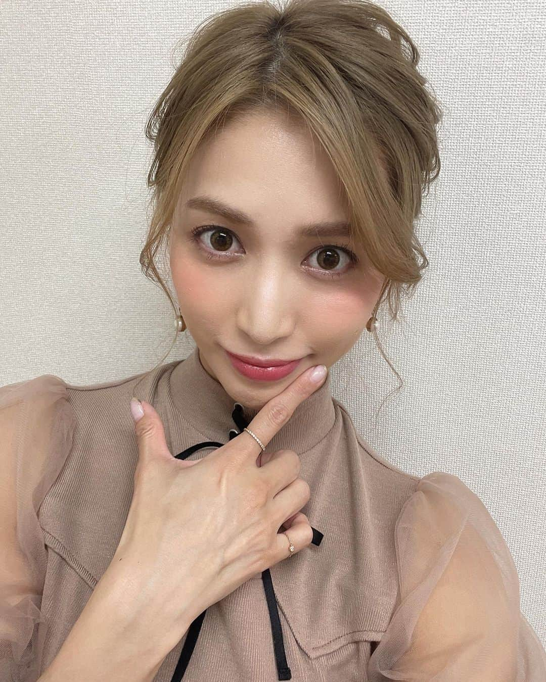 大島麻衣さんのインスタグラム写真 - (大島麻衣Instagram)「Today's me🎀 #오늘의마이마이 #메이크업 #메이크업스타그램 #いたつメイク」6月9日 21時44分 - maioshima911