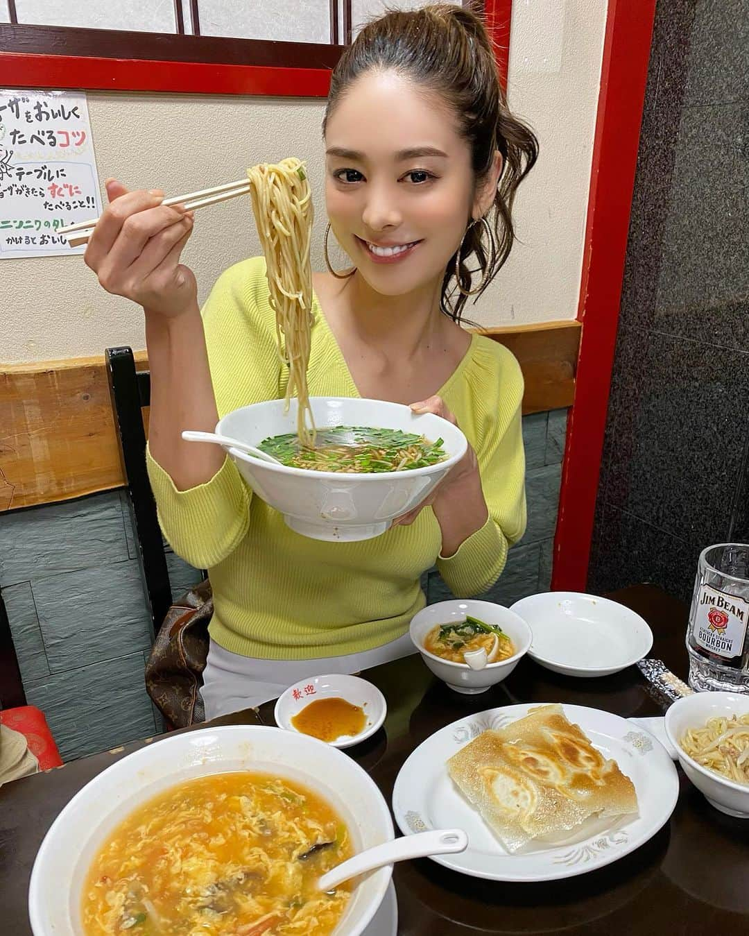 大柳麻友さんのインスタグラム写真 - (大柳麻友Instagram)「﻿ 大好きなホアンヨンの餃子﻿ 久々に食べに行きたい〜🥺﻿ ﻿ ここは何食べても美味しいから﻿ 大好きなお店❤️﻿ 2枚目は山ちゃん✌︎﻿ ﻿ ﻿ #歓迎 #instafood #yummy」6月9日 21時54分 - mayu_oyanagi