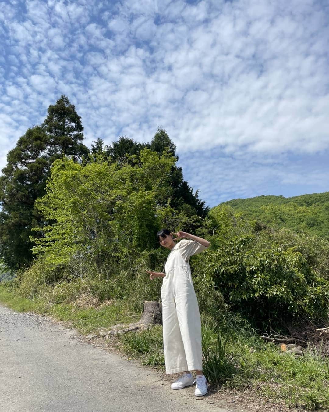 小寺結花さんのインスタグラム写真 - (小寺結花Instagram)「・ こんばんは🌙*ﾟ  少し前に撮影の時に青木花ちゃんが撮ってくれた📸♡  空がすごーく青かったです.*･ﾟ　.ﾟ･*.」6月9日 22時18分 - yuikakodera_box