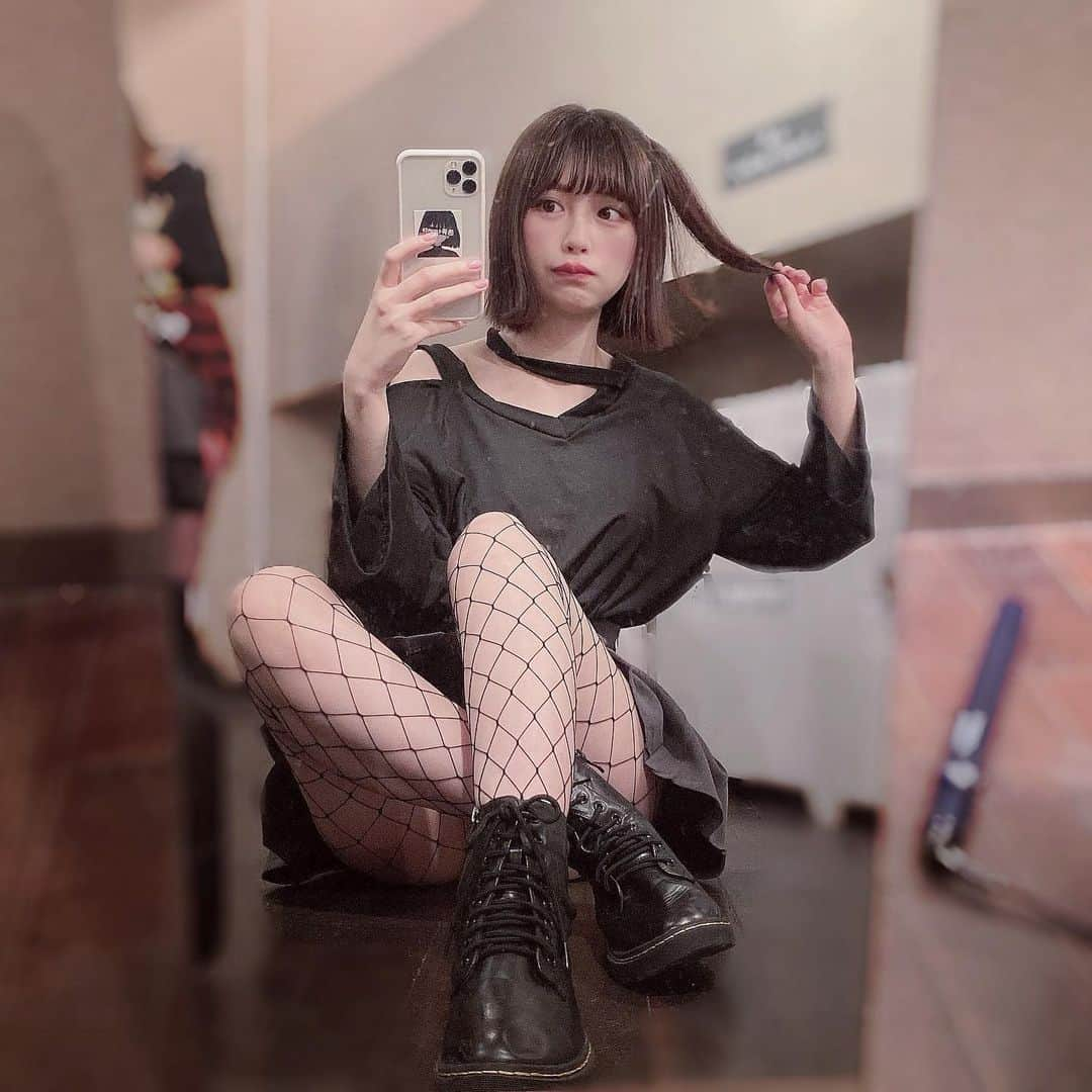 宮内凛さんのインスタグラム写真 - (宮内凛Instagram)「. . #ロックの日 . .  #japangirl #japanesegirls #셀스타그램📷 #셀피📷 #얼스타그램셀카 #얼짱스타그램 #일본여자 #오오티디패션 #模特 #赞 #粉我 #網タイツ」6月9日 22時15分 - miyauchi_rin