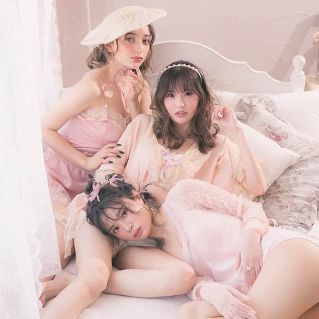 永谷知也のインスタグラム：「PECHE🍑 @peche_magazine  @_yukira_  hairmake @masaakifukugawa  styling @erikomatsuya0909   #PECHE #Pink #photo #photograper」