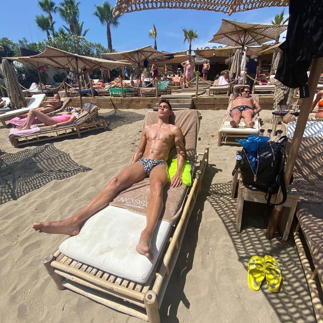 ダニエレ・ソンマリーヴァのインスタグラム：「Mickey Mouse’s relax 🌊☀️🇪🇸 #vacaciones」