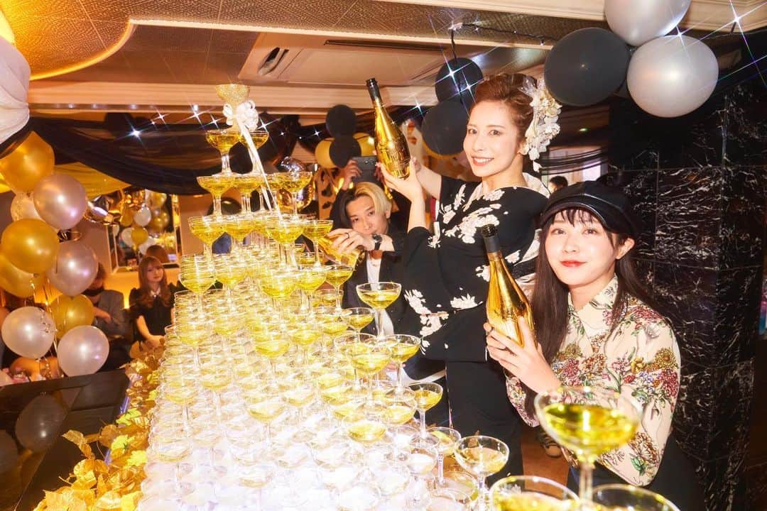 ありしゃんのインスタグラム：「生きる伝説今ここに歌舞伎から成り上がり💸  #アリリケ引退式」