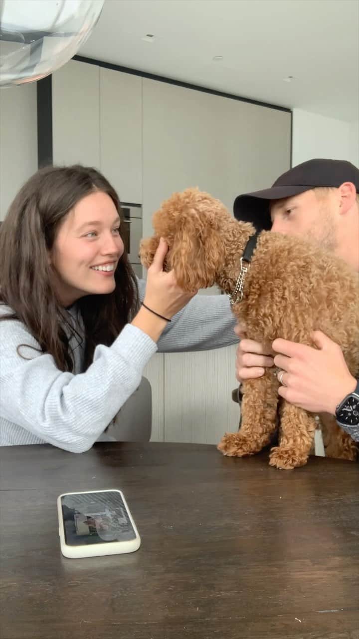 エミリー・DiDonatoのインスタグラム：「It was so hard to keep this a secret! So excited to share with all of you that I am pregnant with a baby girl! Anyone else on here pregnant as well? Comment below! 🤰🏻 Can’t wait to share this journey with all of you! ❤️」