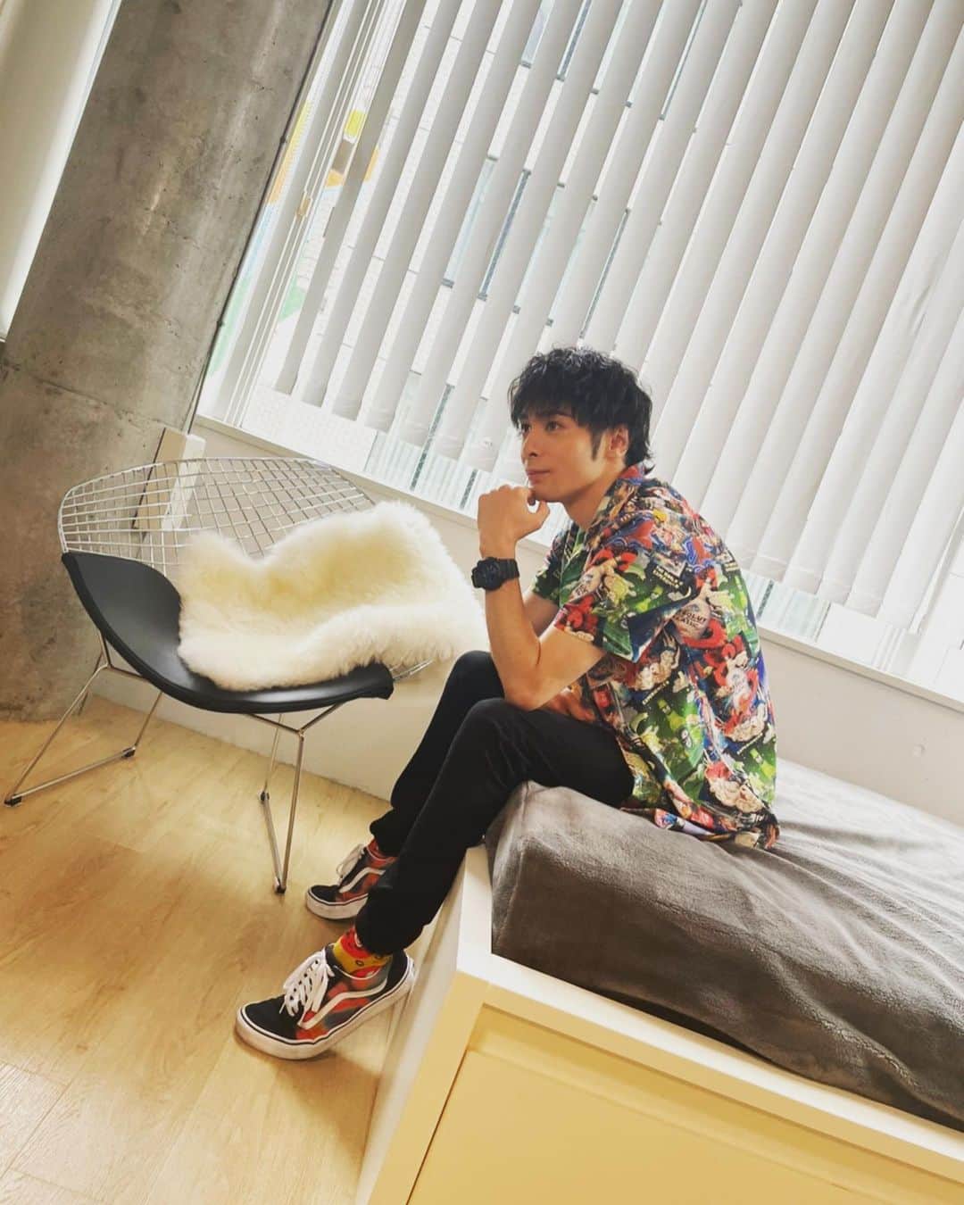 熊野直哉のインスタグラム：「今日、10歳でこの世界に飛び込んでから20年経ちました🙋‍♂️  途中で【赤間死亡説】が流れたこともありますが、もちろん生きています😘  20年はさすがにビビりますね😱✨  20年間応援してくれてる方も、最近知ってくれた方も、 これからもずっとよろしくお願いいたします！  赤間直哉」