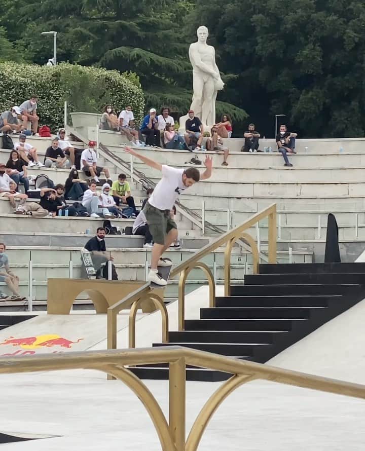 ヴィンセント・ミルウ のインスタグラム：「TOKYO HERE I COME ! OLYMPICS I M COMING IN HOT !!🇫🇷🇯🇵🛹  📱 @commission_skateboard_france  #teamskateboardfrance #athletessncf #skateboardplaisir」