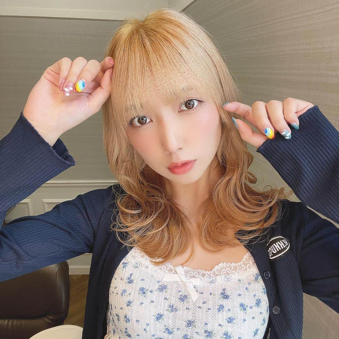 霜月めあさんのインスタグラム写真 - (霜月めあInstagram)「おはよ🥰 昨日髪の毛きれいにしてもらた！！ 金髪って維持大変だけどやっぱ好き☺️ #ハイトーン#hairstyle #霜月めあ #めあめあ」6月10日 4時49分 - meameachan