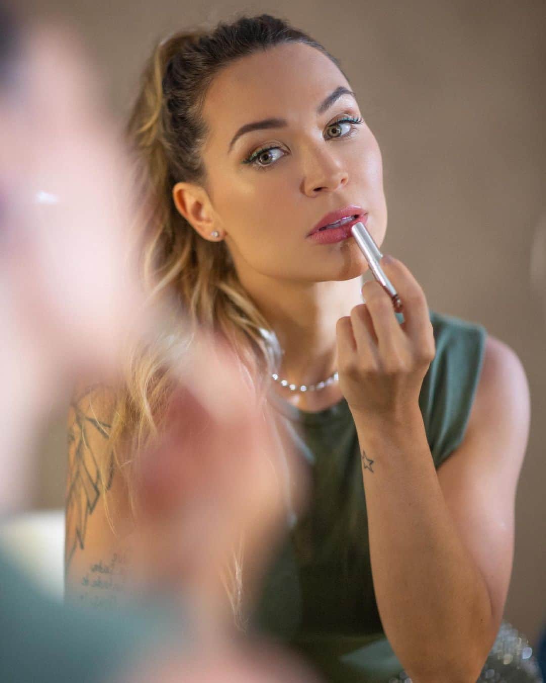 のインスタグラム：「1 ou 2? 💋💄」