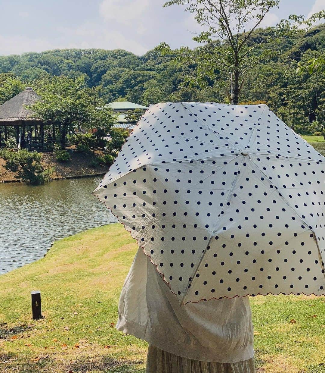 前野えまさんのインスタグラム写真 - (前野えまInstagram)「今日も夏日☀️ ・ ・ #おはようございます #夏日 #白ワンピース #白ワンピ #白コーデ #今日も頑張ろう #17歳 #ポートレート #いってきます   #goodmorning #summer #day #white #onepiece #cordinate #seventeen #naturephotography #haveaniceday  #followme #tagsforlikes #tflers #tagsforlikesapp #actress #actor #girl #photography #portrait #portraitphotography #daily_phot_jpn #japan_daytime_view」6月10日 6時19分 - maeno_ema