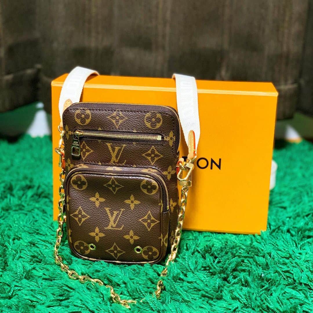 のインスタグラム：「昔は分割払いでブランド品買ったもんだwww 久しぶりの一目惚れバッグ👜💖 #louisvuitton #louisvuittonbag #lv」