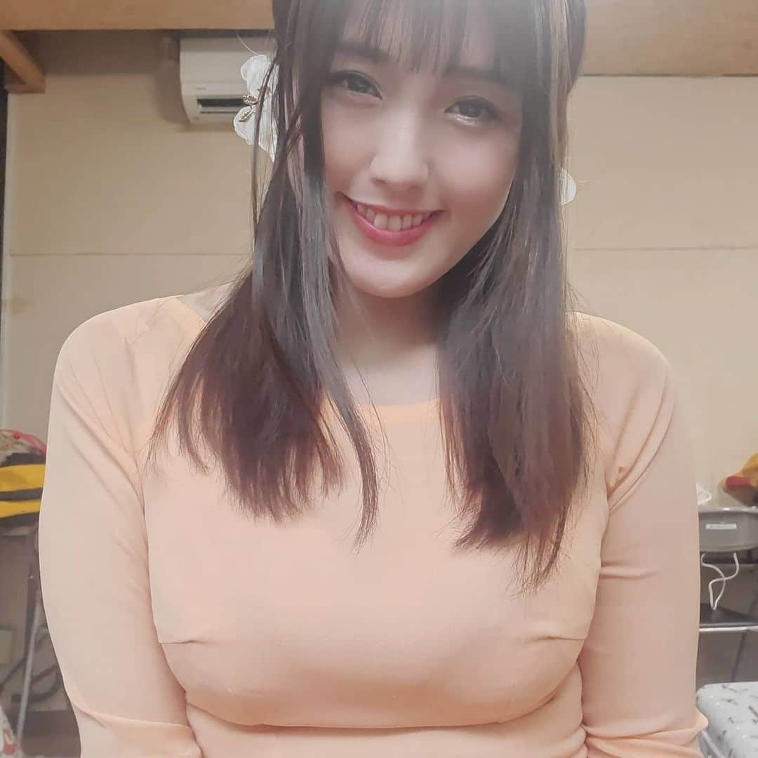 あおざい 巨乳 嫁 日里麻美さんのインスタグラム写真 - (日里麻美Instagram)「* 楽屋でも主張 * 衣装でも。。。 アオザイだったんよ * * * 【販売中】  💠抑えきれない胸の鼓動 DVD & Blu-ray Amazonなどで購入できます 💠グラビア学園 グラビア動画&デジタル写真集  Amazon、DMMで購入でき ...