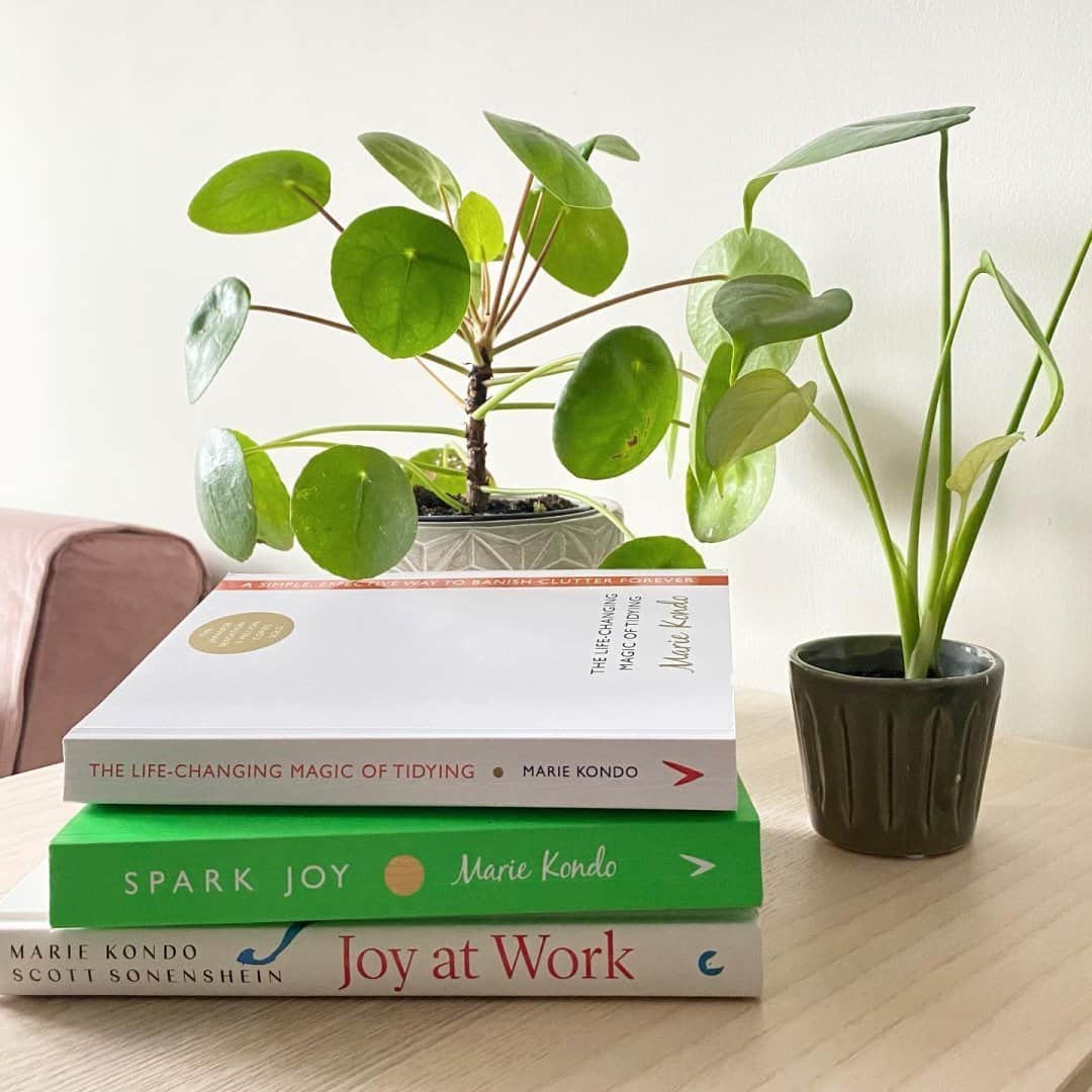 近藤麻理恵のインスタグラム：「Just like how we experience joy, the way each person best learns will differ. If flipping through pages is your preference, add these to your summer reading list!   For those who like to see and hear it in action, @konmari.co’s digital tidying course might be a better fit (currently on sale on our site through the month of June!). Photo by Consultant-In-Training @letsbewildflowers!」