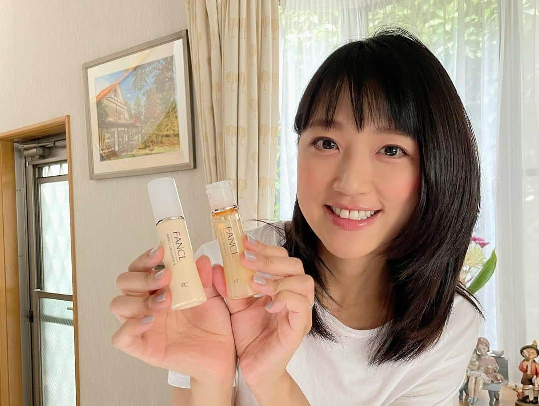 竹内由恵さんのインスタグラム写真 - (竹内由恵Instagram)「楽天「ママ割」で、新規に登録すると300名に当たる「ファンケルビューティボックス」を特別にいただきました。  @rakuten_official のトップにあるリンクから 出産予定日か子供のお誕生日を入れるだけで簡単に無料登録できます。 ポイントキャンペーンやプレゼントなど、ママにうれしい特典が盛りだくさん！  さらに、この投稿限定でビューティボックスに入っている商品のいずれかに使えるクーポンをプレゼントしちゃいます。 webで「ラクーポン 入力」と検索して、クーポン番号「EQYX-RQPX-BQPN-C5ED」を入力してください！ 今なら楽天スーパーセールも実施中です♪  私は敏感肌で、子供も敏感肌なので、自分の肌につけるものには相当気をつけているのですが、エンリッチ化粧液・乳液は無添加でホッとして使えました。とろりと肌なじみがよく、つけたあともしっとりが持続します。  #楽天 #ママ割 #楽天ママ割 #無料 #サンプルボックス #pr #ファンケル #コスメ #ママ #ママコスメ #化粧品 #スキンケア #ママスキンケア #fancl #楽天スーパーセール」6月10日 20時00分 - yoshie0takeuchi