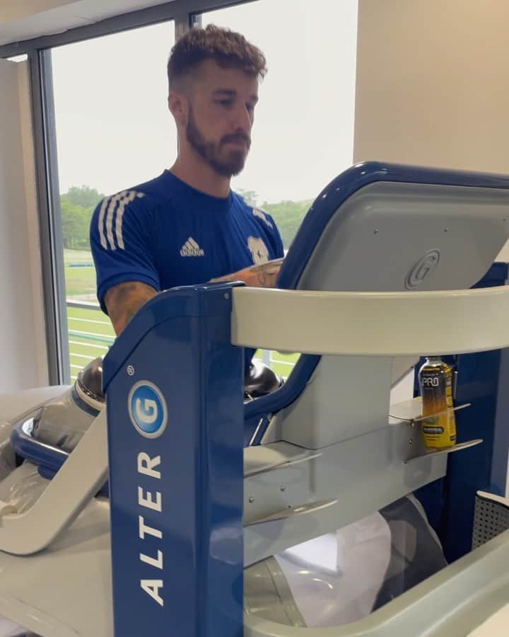 ジョー・ベネットのインスタグラム：「Waited a while for this 🙏🏼🙌🏼 so happy to be back running! 💪🏼🔥」