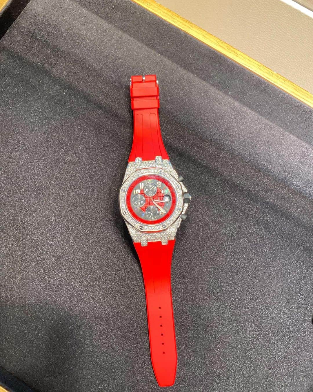 魔裟斗さんのインスタグラム写真 - (魔裟斗Instagram)「時計のベルトが傷んでいたので新しいラバーベルトに変えてきた。 新しい時計が来たようで嬉しい！ #魔裟斗」6月10日 19時17分 - masato.official