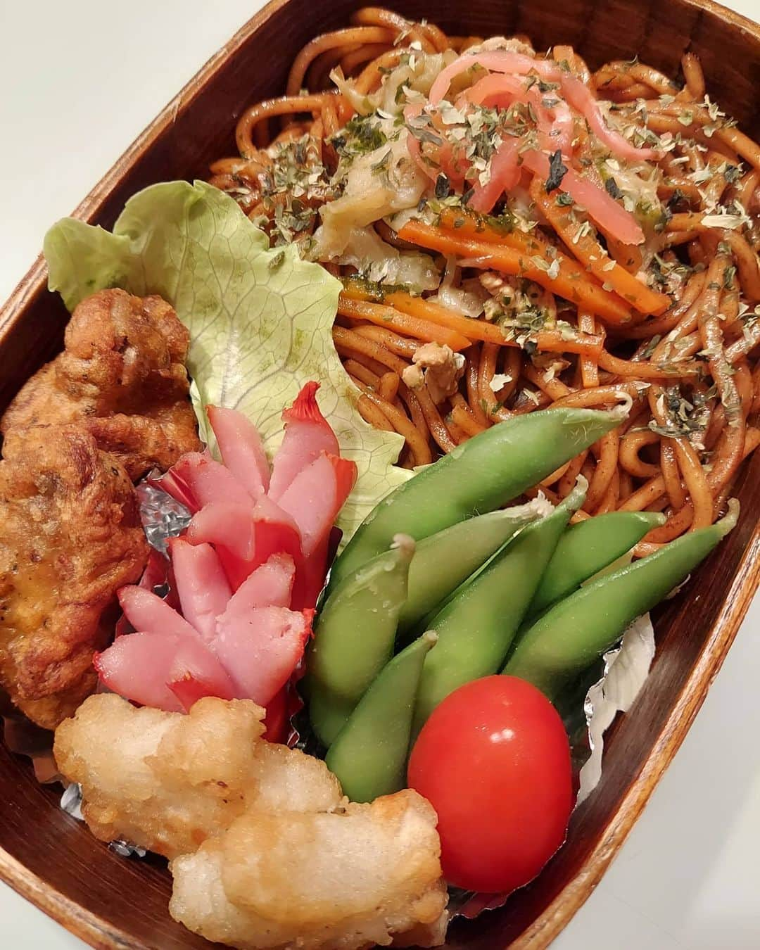 佐藤純さんのインスタグラム写真 - (佐藤純Instagram)「今日は、焼きそば弁当🍱  おかすは、定番のチキチキボーン‼️  #お弁当 #焼きそば弁当 #中学生弁当  #まげわっぱ  #まげわっぱ弁当  #チキチキボーン #ママ #ママモデル  #モデル #mama #mamamodel #model」6月10日 19時30分 - junsatoidea